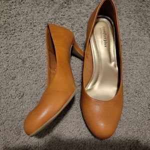 COMFORT PLUS TAN PUMPS